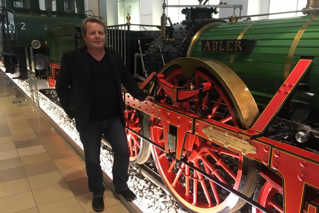 Rainer Mertens u lokomotivy Adler,  prvního parního vlaku ve střední Evropě | foto: Pavel Polák