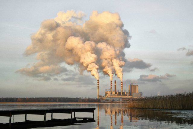 Podaří se chemickému průmyslu vyzrát na rostoucí produkci oxidu uhličitého? | foto: CC0 Public domain