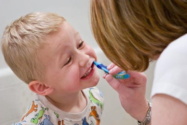 Správné čištění zubů by si měly děti osvojit co nejdříve | foto:  makelessnoise,   licence CC BY-SA 2.0