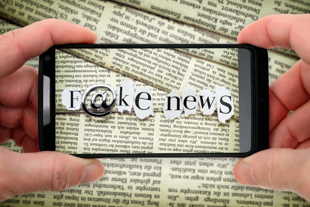 Fake news  (česky falešné zprávy) je typ tzv. žluté žurnalistiky,  která šíří dezinformace či hoaxy | foto: Fotobanka Profimedia