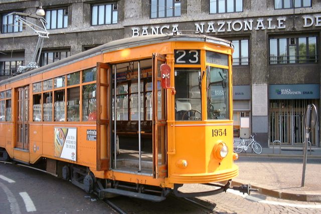Historická tramvaj slouží nejen turistům,  ale i běžným obyvatelům Milána | foto: LHOON,  Licence CC Attribution ShareAlike 2