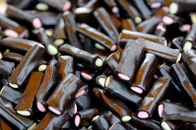 Lékořicové bonbony mají typickou černou barvu | foto: Jakub Lucký,  Český rozhlas