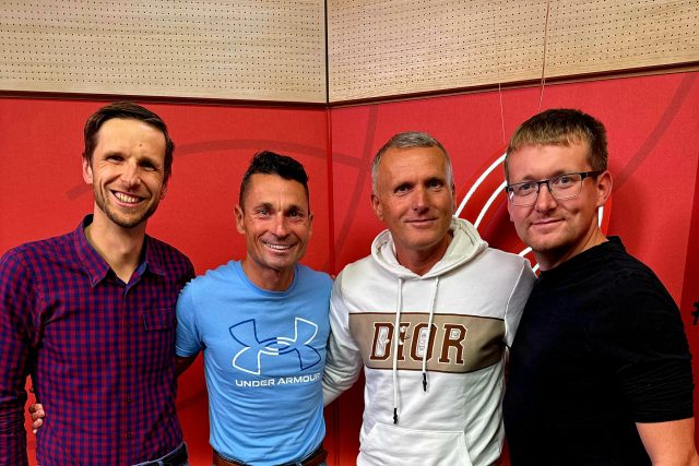 Aktéři pořadu Kilometry Jiřího Ježka s hostem Františkem Trkalem | foto: Český rozhlas