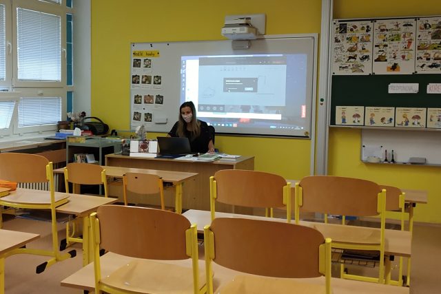 Všechny školy,  včetně mateřských a dětských skupin,  budou od pondělí zavřené | foto: Tereza Pešoutová,  Český rozhlas