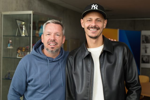 Fotbalista a rapper Tomáš Kučera s moderátorem Pavlem Horváthem | foto: Anna Rychnovská,  Český rozhlas