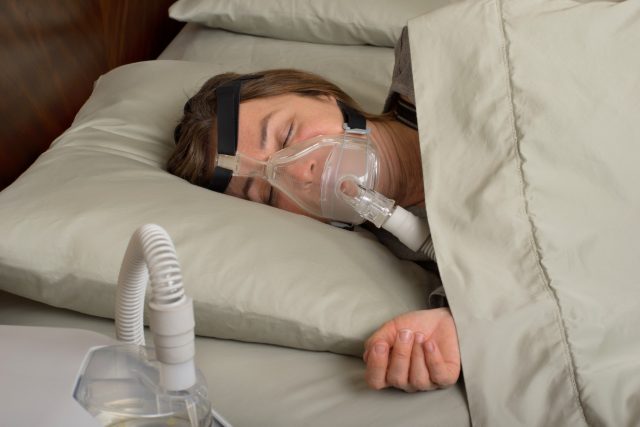 Maska na léčení spánkové apnoe | foto: Profimedia