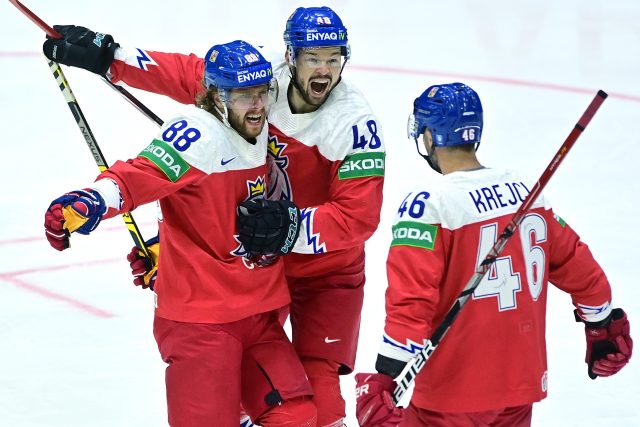 Čeští hokejisté se na šampinátu v roce 2022 zvedli i díky příletu Davida Pastrňáka | foto: Pavel Mazáč / CNC / Profimedia