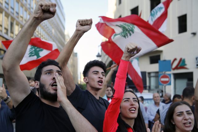 Protesty v Libanonu  | foto: ČTK/AP/Bilal Hussein