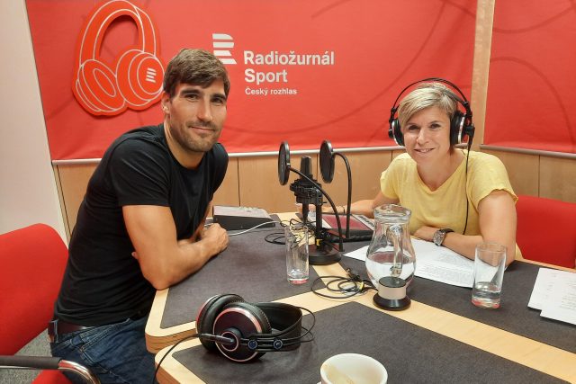 Moderní pětibojař David Svoboda a Kateřina Neumannová ve studiu Radiožurnálu Sport | foto: Anna Duchková,  Český rozhlas