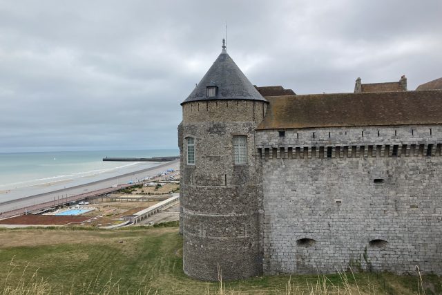 Muzeum Dieppe se nachází na hradu nedaleko pláže | foto: Martin Balucha,  Český rozhlas