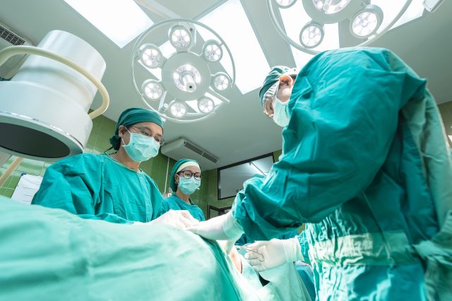 Lékaři ve Fakultní nemocnici Brno udrželi po rekordně dlouhou dobu vitální funkce u ženy s mozkovou smrtí | foto: Fotobanka Pixabay