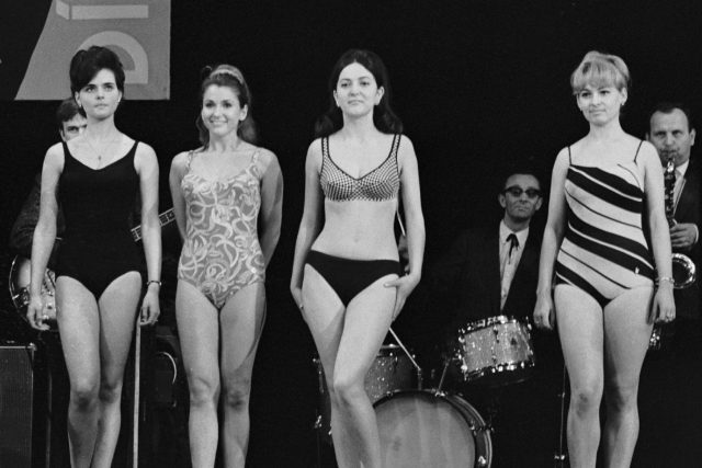 Od roku 1966 se zase pořádaly i soutěže krásy - Dívka roku Československa. V roce 1968 soutěž za Prahu vyhrála Karla Hronová | foto: ČTK