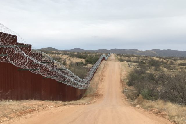 Zeď na hranicích s Mexikem | foto: Jan Kaliba,  Český rozhlas,  Český rozhlas