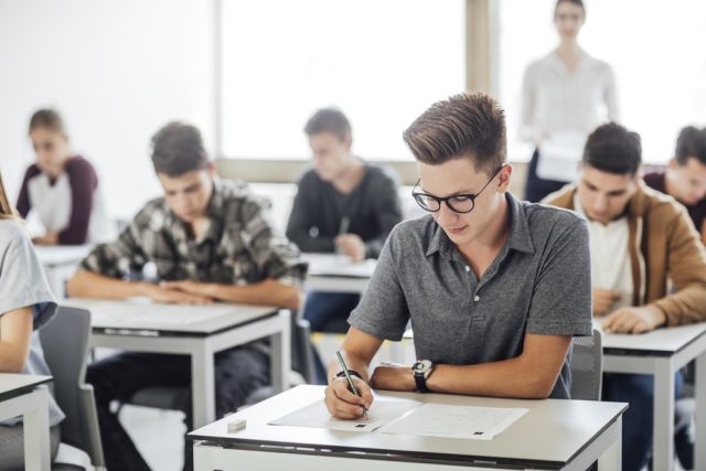 Studenti při přijímacích zkouškách  (ilustrační fotka) | foto: Shutterstock
