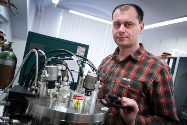 Profesor Tomáš Polcar vede na elektrotechnické fakultě ČVUT tým vědců,  kteří se vývojem superpovlaků zabývají | foto:  FEL ČVUT