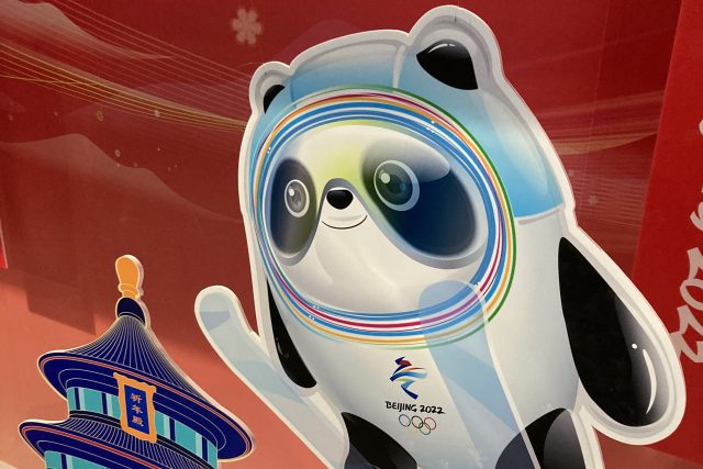 Panda Bing Dwen Dwen,  maskot olympiády v Pekingu | foto: David Jakš,  Český rozhlas
