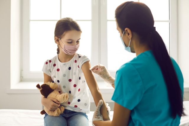 Evropská agentura pro léčivé přípravky dnes dala doporučení pro aplikaci vakcíny proti nemoci covid-19 u dětí ve věku od pěti do 11 let | foto: Shutterstock