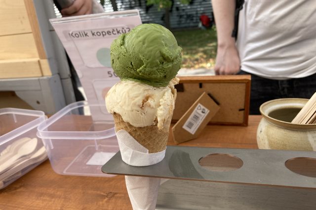 „Potřebujeme neutrální základ,  abychom maximalizovali chuť přísady,  kterou používáme, “ říká zmrzlinář Plánička | foto: Ľubomír Smatana,  Český rozhlas