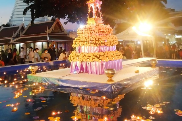 Loy Khrong slaví buddhisté i hinduisté napříč celou jižní i jihovýchodní Asií | foto: David Jakš,  Český rozhlas