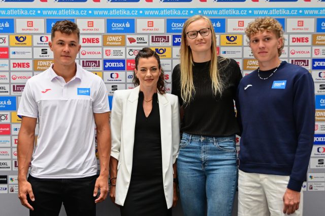 Vilém Stráský,  Kristiina Sasínek Maki,  Michaela Hrubá,  Tomáš Habarta na tiskové konferenci atletů | foto: Iva Roháčková,  ACS Dukla