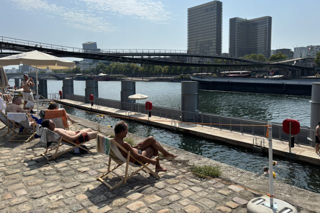 Říční plovárna na Seině ve východní části Paříže | foto: Martin Balucha,  Český rozhlas