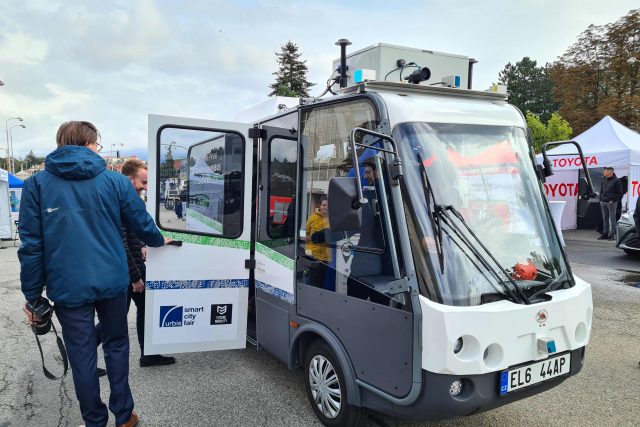 Po dvou a půl letech vývoje se minibusem mohli vůbec poprvé projet cestující na veletrhu Urbis | foto: Tomáš Kremr,  Český rozhlas