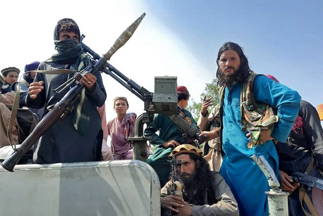Tálibán obsazuje jedno město za druhým | foto: Fotobanka Profimedia