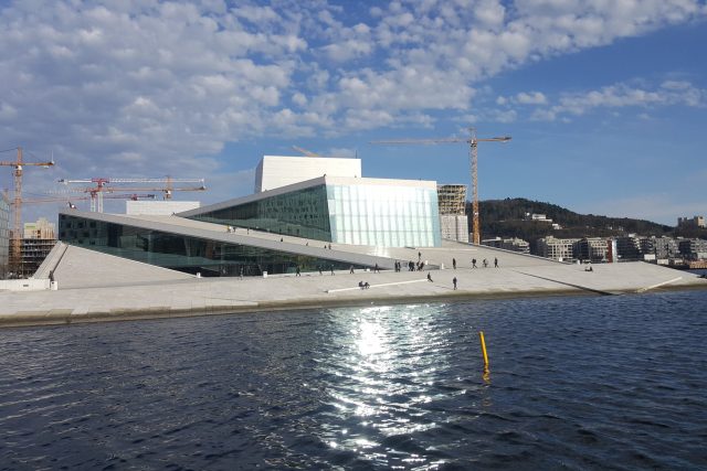 Budova norské opery zároveň funguje i jako veřejný prostor. Uvnitř budovy jsou tři koncertní sály. Ten největší,  pojme přes 1300 diváků | foto: Matěj Štýs,  Český rozhlas,  Český rozhlas