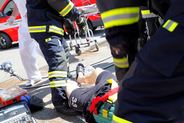 Hasiči a záchranáři u dopravní nehody | foto: Aleš Kartal,  Pixabay