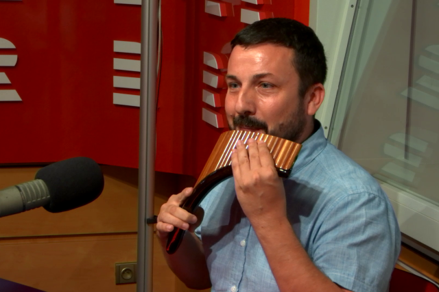 Petr Tomeček hraje na Panovu flétnu | foto: Český rozhlas