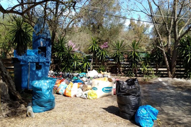 Podle oficiálních údajů tvoří 44 procent celkového odpadu v Řecku bioodpad,  zbytek je recyklovatelný odpad | foto: Pavla Smetanová,  Český rozhlas