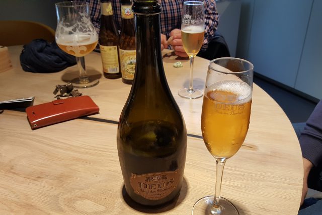 Šampaňské pivo z belgického pivovaru Bosteels chuťově připomíná šampaňské,  ale vyrábí se stejně jako pivo ze sladu | foto: Filip Nerad,  Český rozhlas,  Český rozhlas