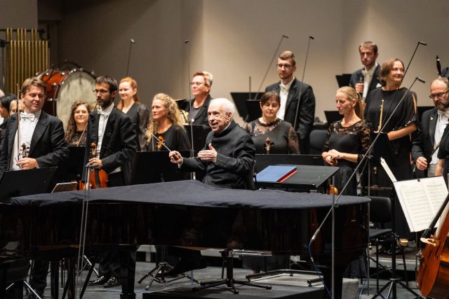 Zahajovací koncert Janáčkovy filharmonie s klavíristou Denisem Kozhukhinem,  diriguje Lawrence Foster | foto: Petr Hrubeš,  Janáčkova filharmonie Ostrava