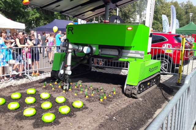 Zemědělský robot Roboton na výstavě Země živitelka | foto: Zdeněk Zajíček,  Český rozhlas