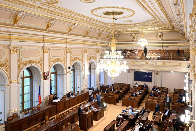 Schůze Sněmovny svolané z podnětu koaličních poslanců ke schvalování vládního konsolidačního balíčku | foto: Profimedia