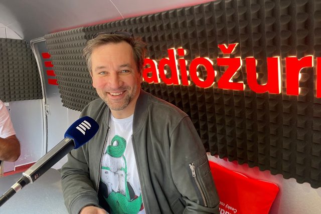 Ondřej Sokol ve studiu Radiožurnálu v Karlových Varech | foto: Natalie Máchová,  Český rozhlas