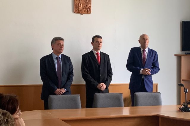 Radim Daňhel  (uprostřed),  nový šéf Vrchního státního zastupitelství v Olomouci | foto: Lenka Kratochvílová,  Český rozhlas
