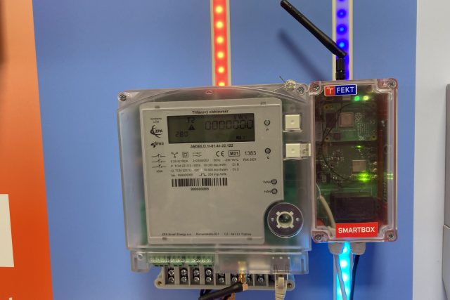 Takto by mohl být Smartbox připojený k běžnému „hloupému“ elektroměru | foto: Michal Šafařík,  Český rozhlas
