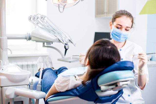 Nedostatek stomatologů by podle navrhované novely mohlo vyřešit přijetí zubařů ze zemí mimo EU  | foto: Shutterstock