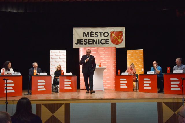 Jan Pokorný s hosty debaty v Jesenici | foto: Michaela Danelová,  Český rozhlas