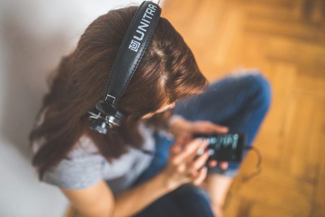 Audioknihy jsou nejlepším způsobem,  jak udržet kontakt s literaturou,  když nemáte čas,  možnost nebo chuť si číst  (ilustrační foto) | foto: Fotobanka Pixabay