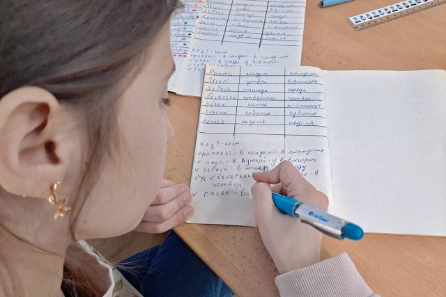 Ukrajinské děti se učí latinku a základy českého jazyka | foto: Eva Malá,  Český rozhlas