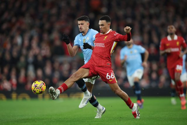 Ve šlágru 13. kola Premier League dominoval Liverpool proti Manchesteru City a vyhrál 2:0 | foto: Bradley Ormesher/The Times,  Profimedia