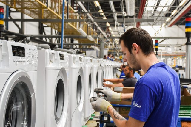 Popradská továrna společnosti Whirlpool vyrobí jednu pračku každých 7 vteřin | foto: Whirlpool