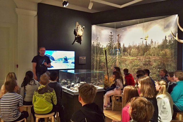 Karlovarské muzeum můžou navštívit děti také v rámci školních prohlídek | foto: Josef Šorfa,  Český rozhlas