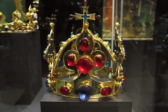 Svatováclavská koruna z korunovačních klenotů | foto: Profimedia