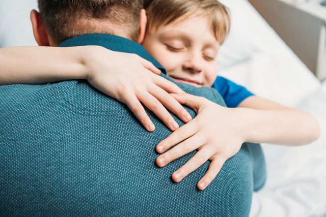 Chlapec s otcem  (ilustrační foto) | foto: Shutterstock