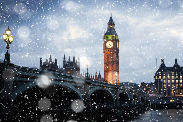 Vánoční koleda čili Vánoční povídka s duchy. Slavná povídka Charlese Dickense s Vlastimilem Brodským | foto: Shutterstock