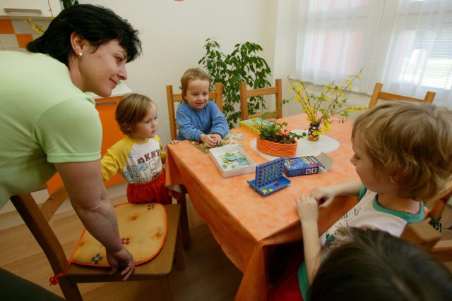 Novela o ochraně dětí může omezit pěstounskou péči,  tvrdí neziskovky  | foto: Robert Zlatohlávek,  Empresa Media / Profimedia