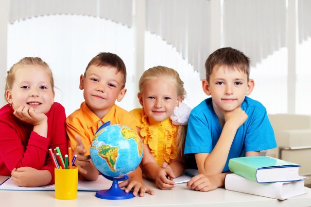 Tyto děti jsou podle expertky od malička rodiči cvičené,  že jsou objekty | foto: Shutterstock